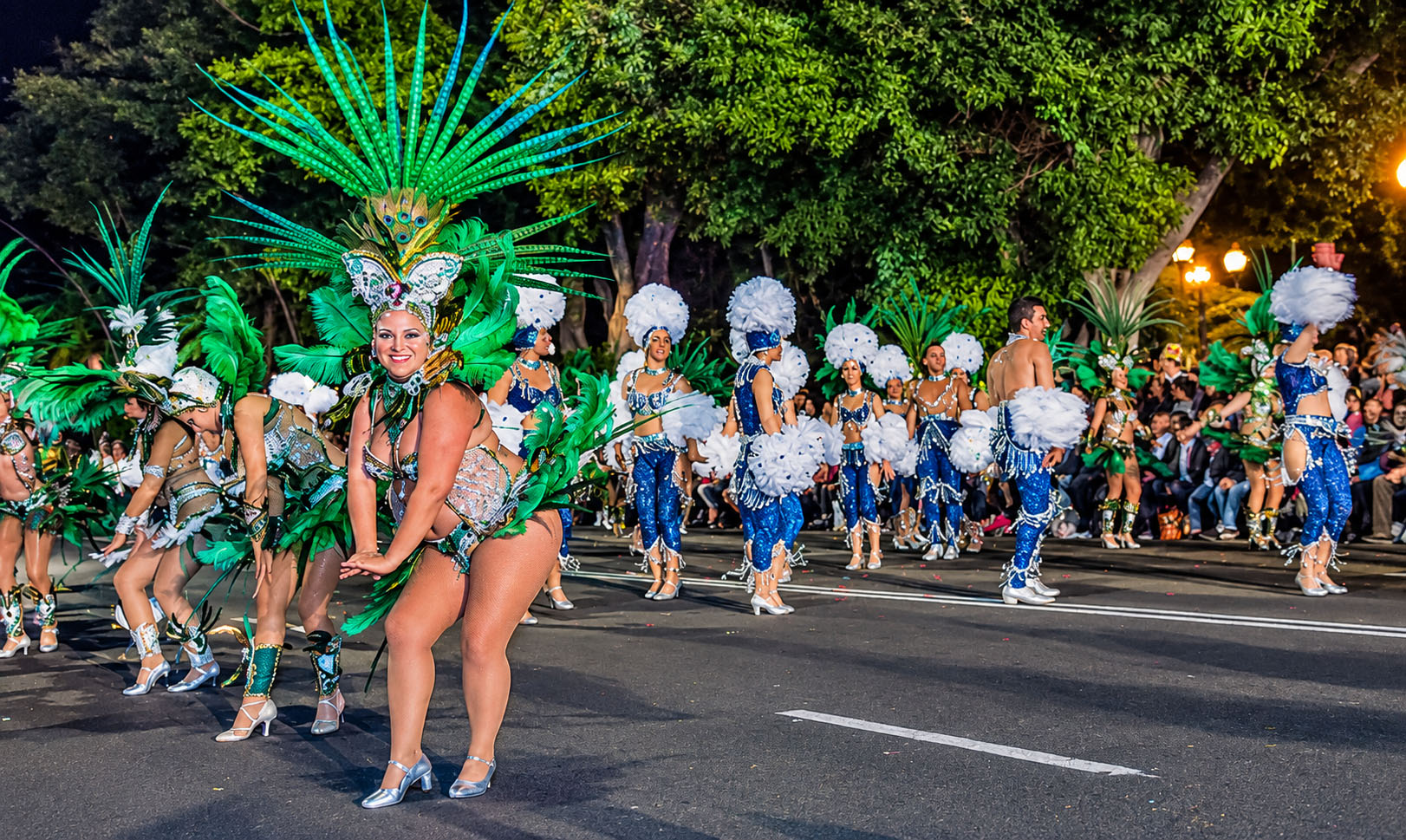 Tropicana: Energía y Color en Ritmo y Armonía